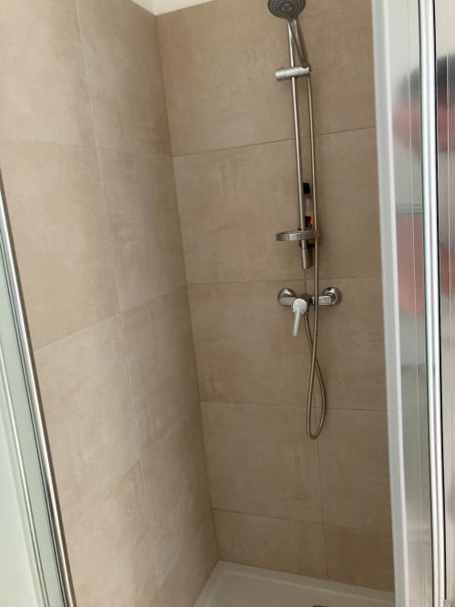 Modern shower enclosure with rainfall showerhead and handheld spray in Room 47 at Résidence Marina di Bravone, Linguizzetta
