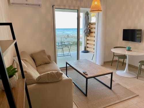 Appartement en bord de mer à Marina di Bravone, vue océan, mobilier moderne et accès direct plage à Linguizzetta