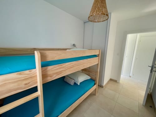 Bunk bed with turquoise mattresses in Room 37 at Résidence Marina di Bravone, Linguizzetta