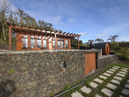 Modern wooden villa Casa da Ioio at Adega da Quinta in Madalena with stone terrace, pergola, and private pool