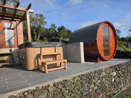 Casa da Ioio villa at Adega da Quinta with hot tub, barrel sauna, and modern wooden deck in Madalena, Portugal