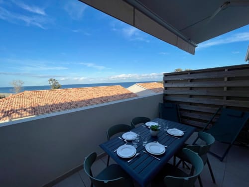 Cena sulla terrazza panoramica di Résidence Marina di Bravone con vista mare, Linguizzetta