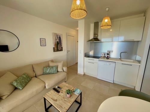 Moderno appartamento T2 a Résidence Marina di Bravone a Linguizzetta con living open-plan, cucina e vista mare
