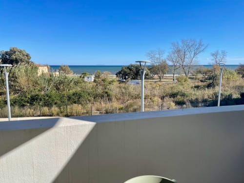 Vista mare dall'appartamento Marina di Bravone a Corsica, con spiaggia e paesaggio mediterraneo
