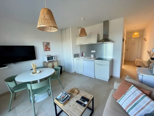 Modern studio apartment at Marina di Bravone, Linguizzetta with kitchenette, dining area, woven pendant lights