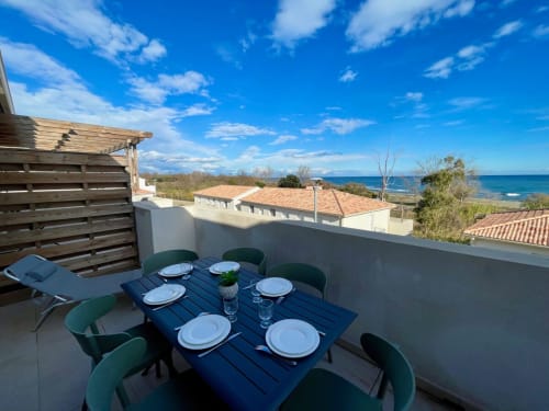 Terrazza sul tetto di Marina di Bravone con vista mare, appartamento sulla spiaggia della Corsica