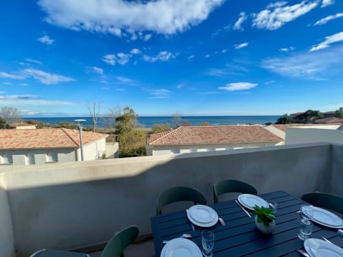 Terrazza fronte mare con vista sul Mediterraneo, Résidence Marina di Bravone, Linguizzetta Corsica