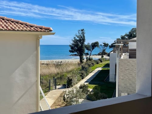 Appartamento fronte mare a Marina di Bravone, Linguizzetta, Corsica con vista sul mare e accesso diretto alla spiaggia
