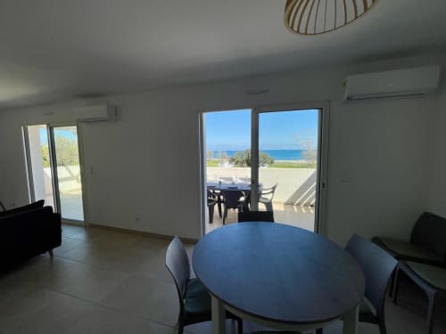 Appartamento a Marina di Bravone con sala da pranzo con vista sul mare e terrazza affacciata sul Mediterraneo