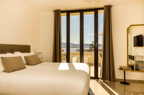 Camera deluxe con vista sul mare all'Hôtel Villa Martini di Ajaccio con terrazza privata affacciata sulla baia