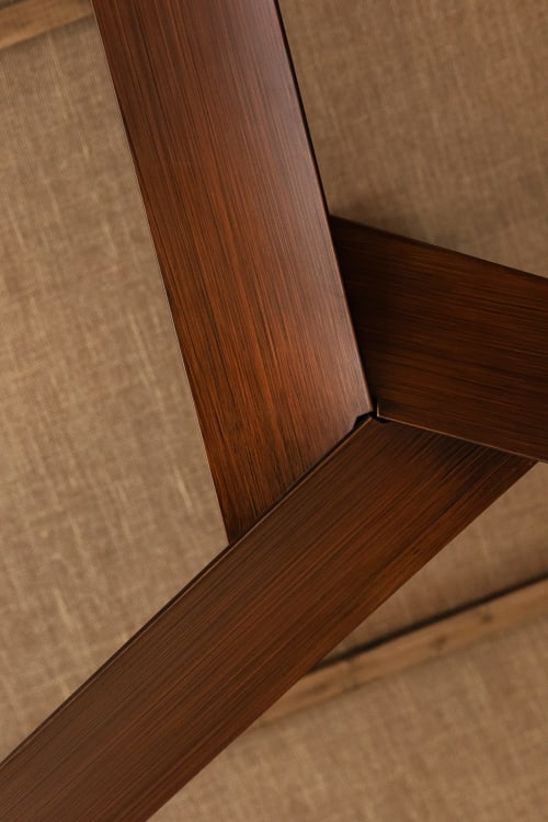 Détail de mobilier en bois foncé au gîte Moulin Moulin à Dannes, France