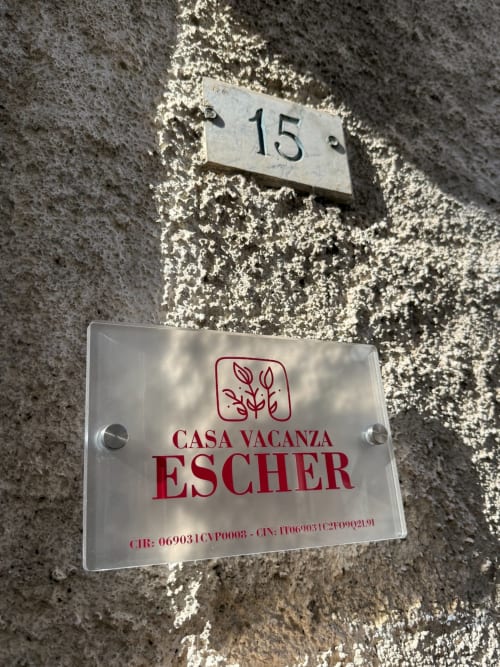 Insegna dell'appartamento numero 15 della Casa Vacanza Escher ad Atessa, Italia