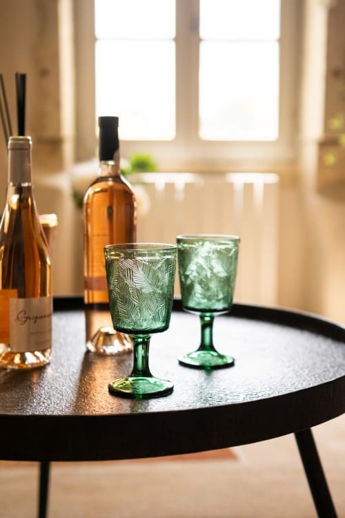 Elegant table setting at Le Jardin Secret cottage in Grignan with wine bottles and green patterned glasses