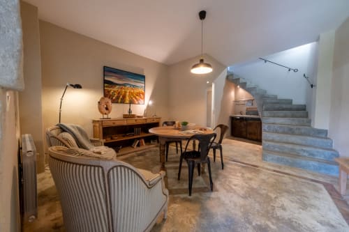 Le Jardin Secret cottage living room in Grignan with dining area, mid-century furniture, and staircase