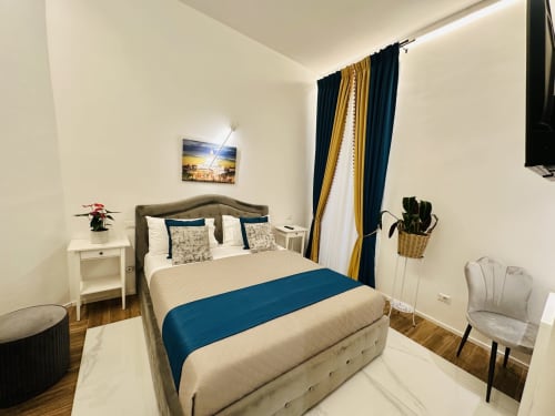 Camera matrimoniale deluxe a St Mary Major Loft a Roma, con vista sulla città, arredi eleganti e servizi moderni