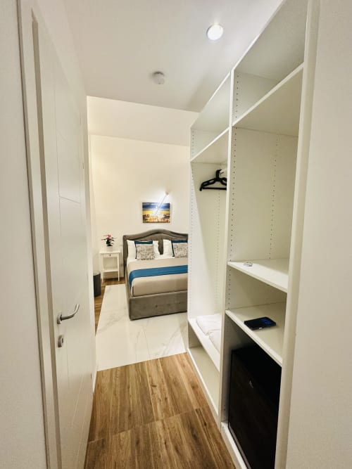 Camera Doppia Deluxe presso St Mary Major Loft Roma con cabina armadio, letto queen e vista sulla città