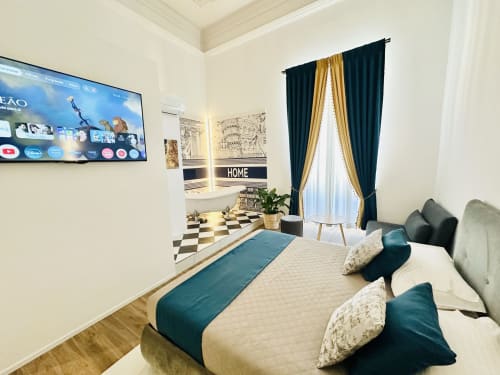 Camera Quadrupla Deluxe presso St Mary Major Loft a Roma con letto matrimoniale, vista sulla città, tende oscuranti e TV a parete