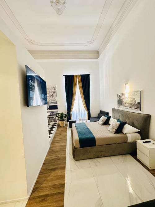 Deluxe Quadruple Room a St Mary Major Loft Roma: letto queen, vista sulla città, arredamento elegante e pavimenti in marmo