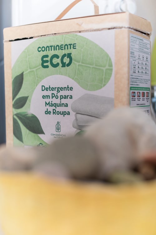 Detergente em pó Continente Eco para máquinas de lavar com essências naturais, produto de limpeza ecológico na EcoHost
