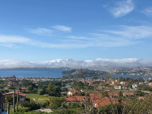  Baiona con vistas al mar, bahía azul con pueblo costero