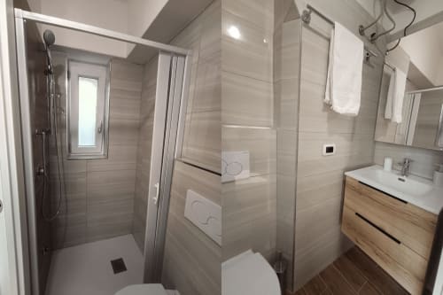 Bagno moderno dell'appartamento Torre del Borgo, The Gentle Home Collection, Valle Mosso, con doccia, lavandino e mobile in legno
