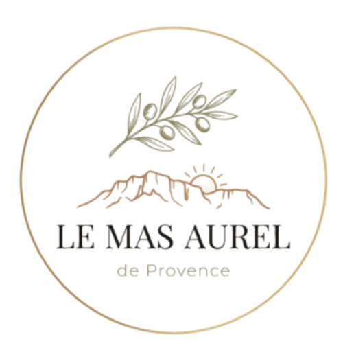 Logo du Mas Aurel de Provence avec branche d'olivier et lever de soleil sur les montagnes de Peypin