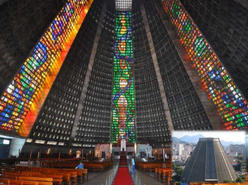 Capela do hostel Rio Vibes com vitrais coloridos e vista da cidade do Rio de Janeiro