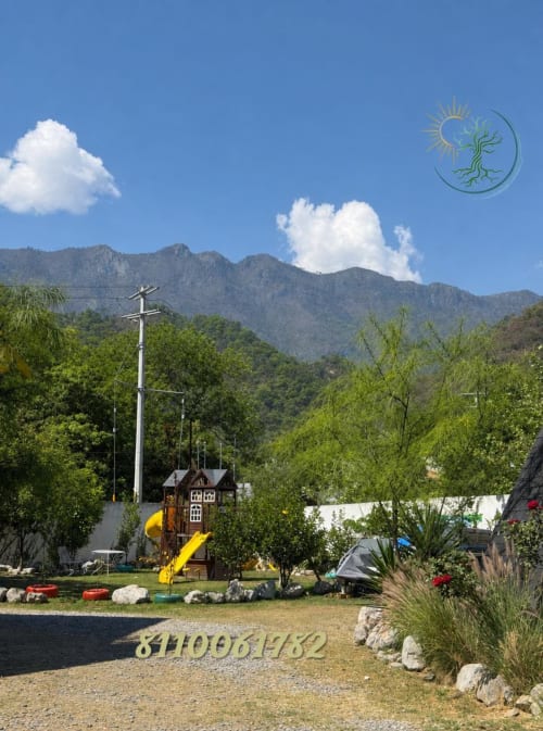 Parque infantil Tierra Cielo & SoLuna con montañas, Potrero de Serna, México