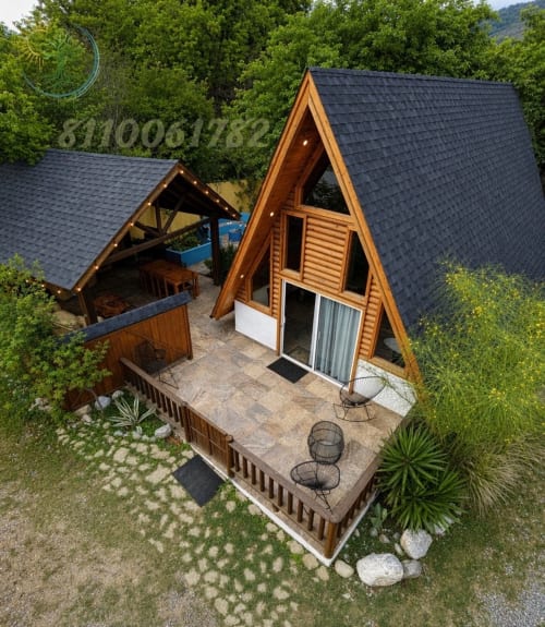Cabaña Alpina en Tierra Cielo & SoLuna, Potrero de Serna con jacuzzi temperado, terraza y vistas a las montañas