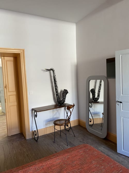 Chambre Adagio at Le Clos Saint Maurin BnB in Saint Maurin, France with vanity desk, mirror, and elegant décor