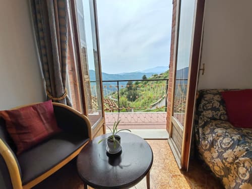Chambre Allegria Affittacamere à Bajardo avec balcon vue montagne et lac
