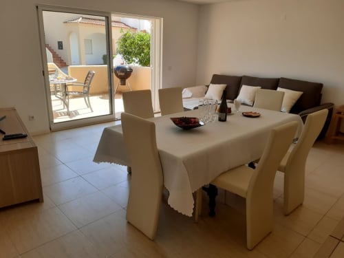 Sala de jantar do apartamento de praia MARSOL com acesso ao terraço, Férias na Praia do Algarve