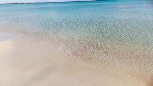 Acque turchesi cristalline e spiaggia sabbiosa incontaminata a My Home Apulia a Veglie, Italia