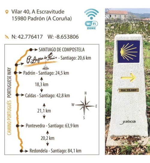 Señal del Camino de Santiago en la hospedería O Lagar de Jesús de Padrón, indicando 20,6 km a Santiago con marcador direccional.