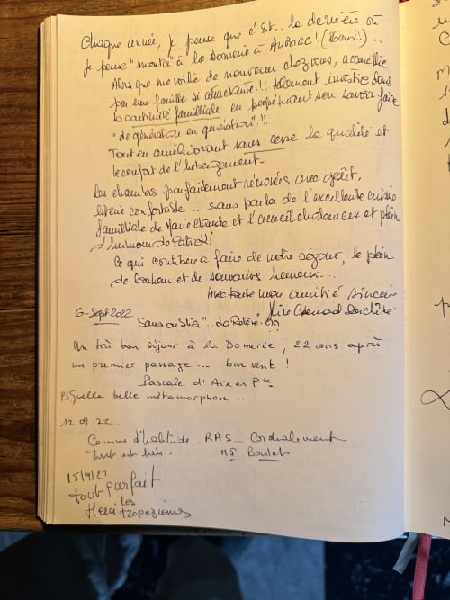 Entrée du journal manuscrit de la Domerie, gîte d'Aubrac, France, datée de 2022