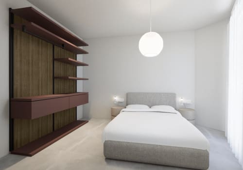 Camera moderna di Holiday Suites con letto imbottito grigio, mensole a parete in legno, lampada a sospensione e design minimalista italiano
