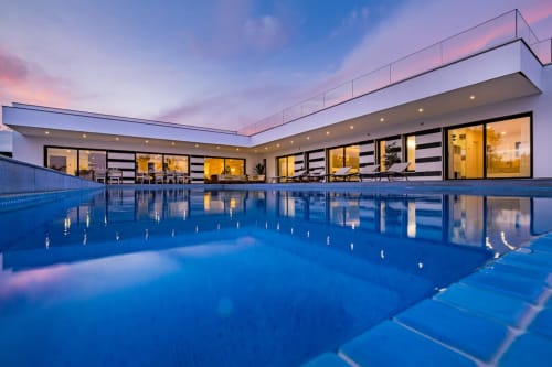 Apartamento de luxo moderno com piscina iluminada no BlueHorizon by SignatureStays em Albufeira