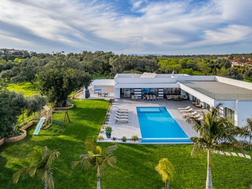 Apartamento BlueHorizon em Albufeira com piscina, terraço, gramado impecável e jardins envolventes