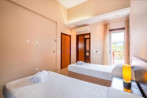 Quarto duplo em apartamento Capetown Marina by SignatureStays em Albufeira com vista de varanda