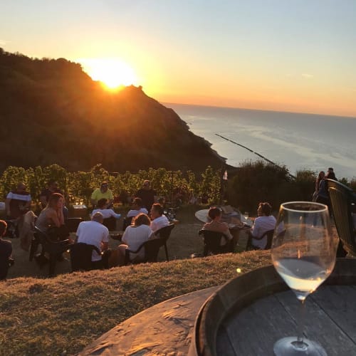 Aperitivo al tramonto alle Riviera Apartments a Pesaro con vista panoramica sul Mare Adriatico