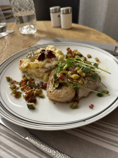 Magret de canard avec purée de pommes de terre et légumes de saison à L'instant D'un Sejour, Le Gua