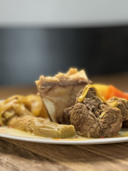 Pot-au-feu de boeuf aux pommes de terre et carottes servi à L'instant D'un Séjour, Le Gua