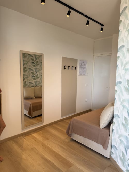 Bilocale Superior apartment at Residenza Sant'Antonio, Sottomarina, with wooden floors, mirrored wardrobe, and modern track