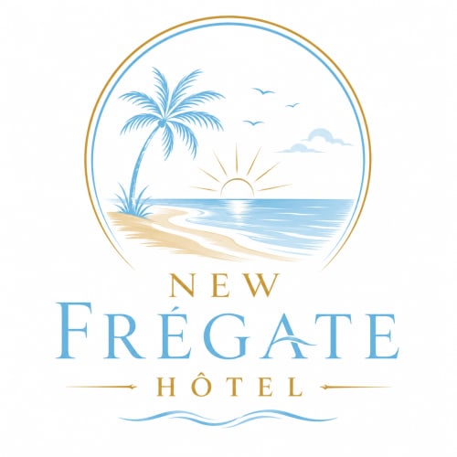 Logotipo del Hotel Fregate con palmera y atardecer en la playa de Canet-en-Roussillon, Francia