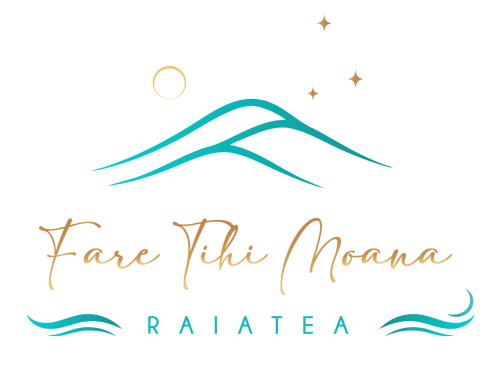 Logo Fare Tihi Moana avec vagues de montagne et étoiles, une petite maison d'hôtes à Uturoa, Polynésie française