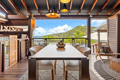Villa NAYA aux Balcons d'Oyster Pond, Saint-Martin, avec terrasse gastronomique, vue sur océan et paysage verdoyant