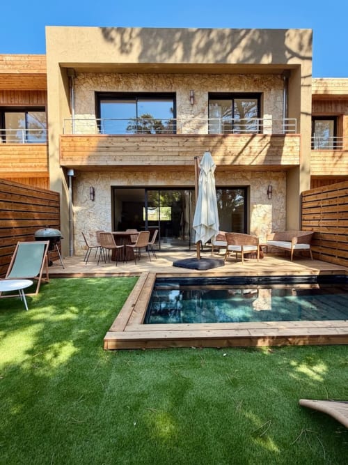 Villa contemporaine aux Villas d'A Storia, Porto-Vecchio, avec piscine privée, terrasse en bois et jardin paysagé