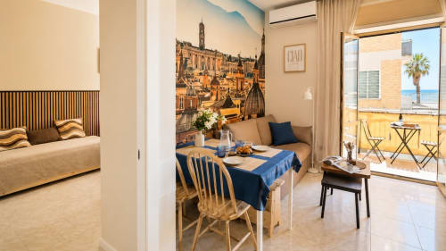 Appartamento Oceanine 7 a ViOletta, Lido di Ostia: zona pranzo con vista sul mare, arte paesaggistica italiana, balcone affacciato sulla spiaggia