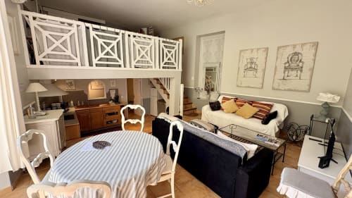 Studio cosy Entre vignes et dentelles avec coin repas, salon et chambre à Courthézon
