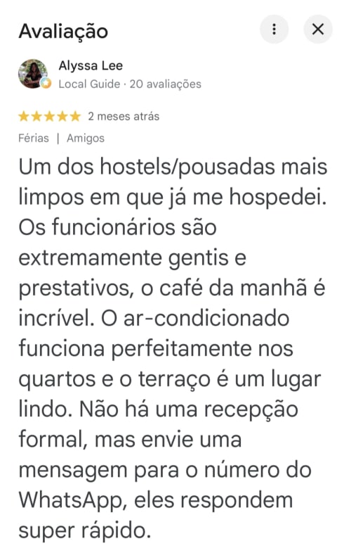 Five-star review by Alyssa Lee for Praieira Pousada hostel in Itacaré praising clean facilities and attentive staff